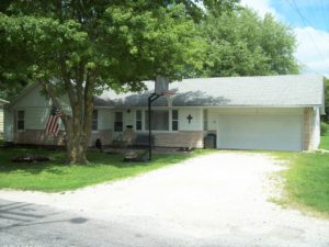 3-4 Bed/1.5 Bath Home for Sale · Winchester, IL