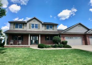 Home for Sale in Highly Sought-After Neighborhood · Jacksonville, IL