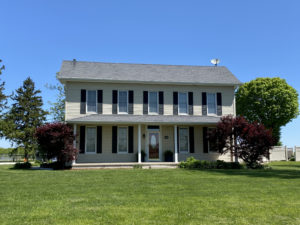 Country Home with Pool on 4.8 Acres · Jacksonville, IL