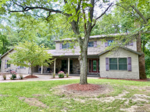 Home with 20 Acres · 4 Bed/3.5 Bath · Jacksonville, IL