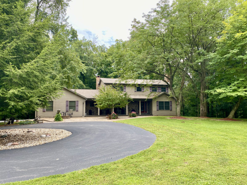 Home with 20 Acres · 4 Bed/3.5 Bath · Jacksonville, IL