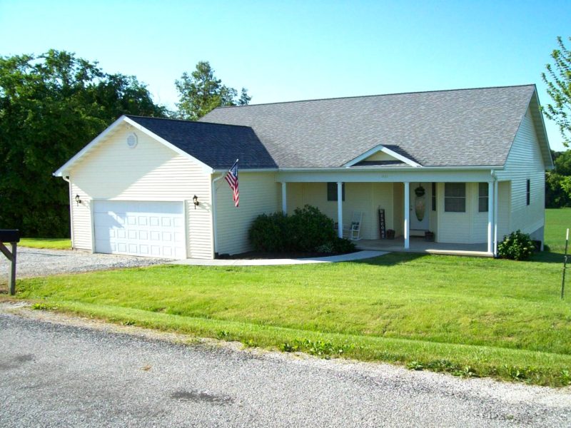 Home in the Country on 1.55± Acres · Winchester, IL