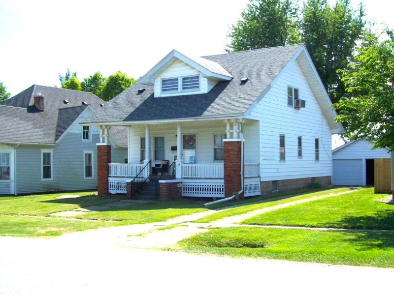 4 Bed/1.5 Bath Home for Sale ∙ Winchester, IL