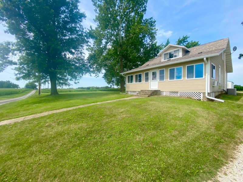 3 Bedroom/1 Bathroom Home for Sale  ·  Chapin, IL