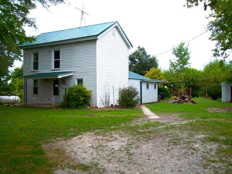 2 Bedroom/1 Bath Home for Sale ∙ Bluffs, IL