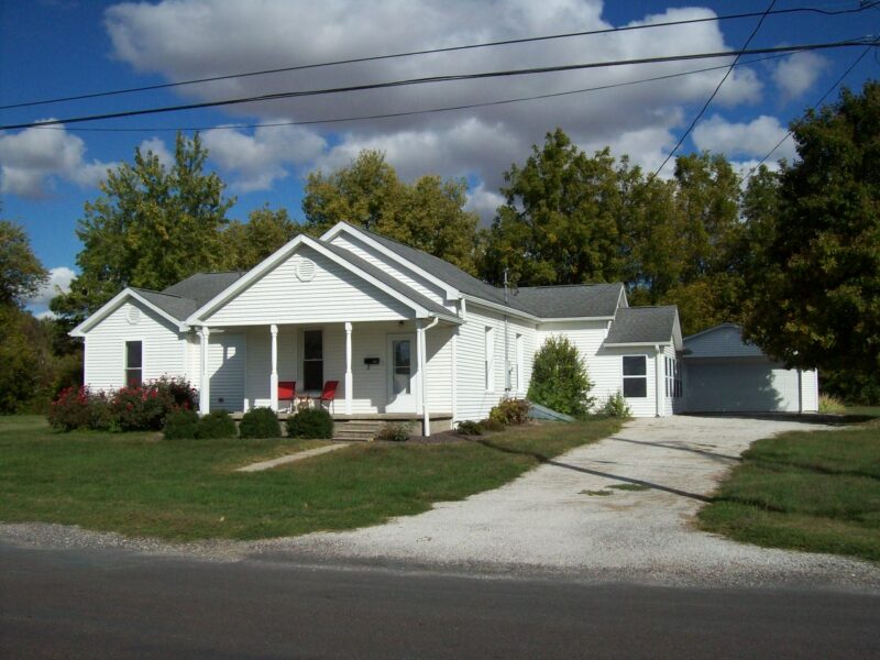 2 Bed/2 Bath Home for Sale ∙  Winchester, IL