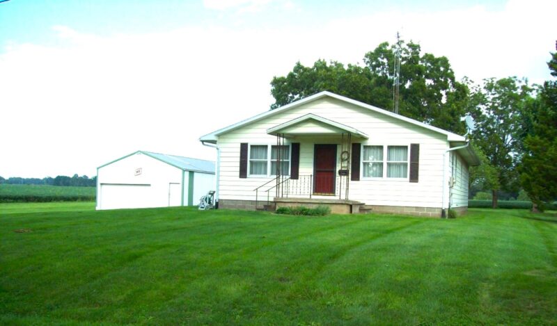 3 Bed/2 Bath Home for Sale ∙ Winchester, IL