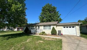 3 Bedroom/2 Bath Home For Sale ∙ Carrollton, IL