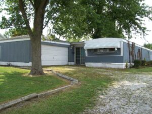 3 Bedroom/1.5 Bath Mobile Home For Sale ∙ Winchester, IL