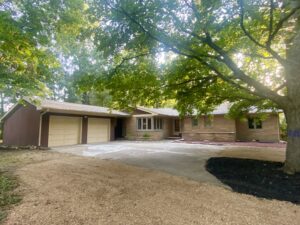 3 Bedroom, 2 Bathroom Home for Sale · Jacksonville, IL