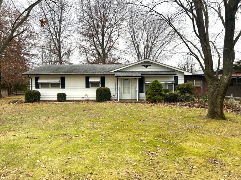Country Home on 5.00± Acres ∙ Carrollton, IL