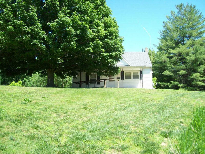 4 Bedroom, 1.5 Bath Home · Winchester, IL