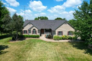 Country Home & Outbuildings on 2.09± Acres · Jacksonville, IL